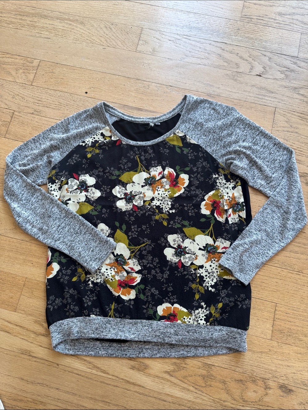 Kut from the Kloth Women’s mixed media top in Black and Gray, size medium